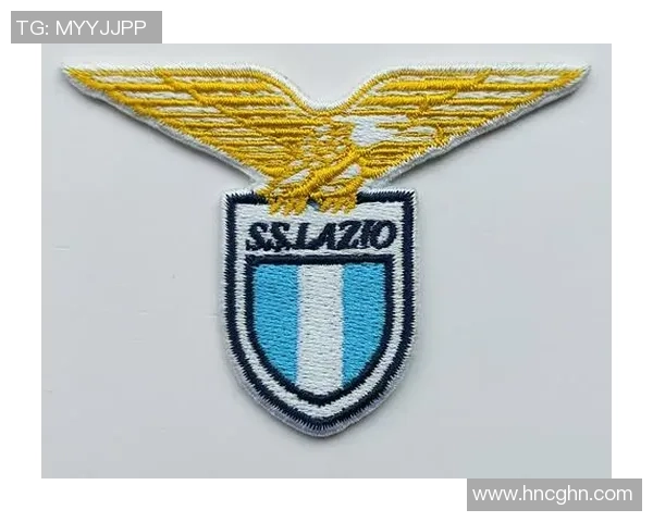 足球明星手饰风采展示球场之外的时尚与个性结合